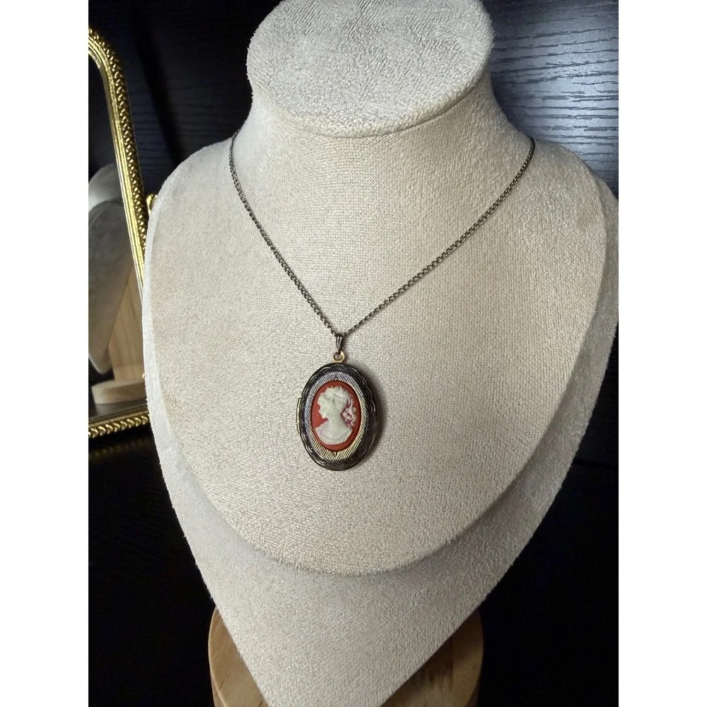 Vintage Cameo Locket Necklace Silver Tone Red Orange Portrait Photo Pendant 18